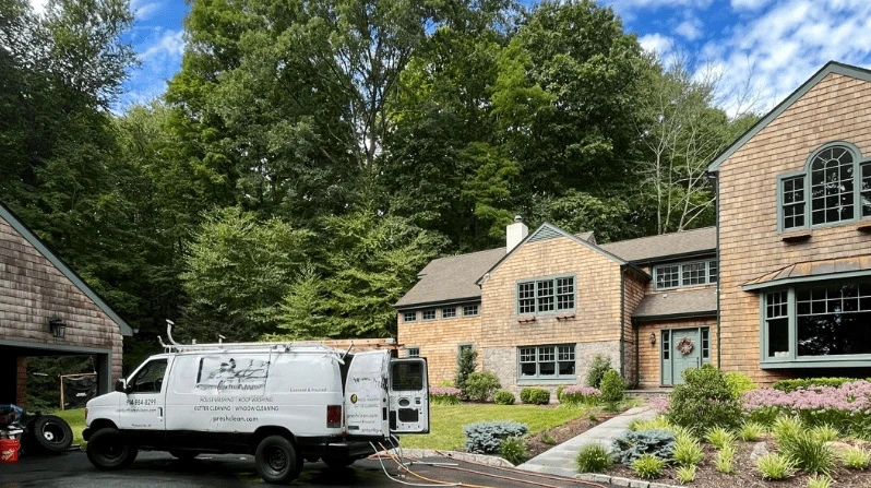Warrensville Heights Power Washing power washing crew working in Bedford, OH